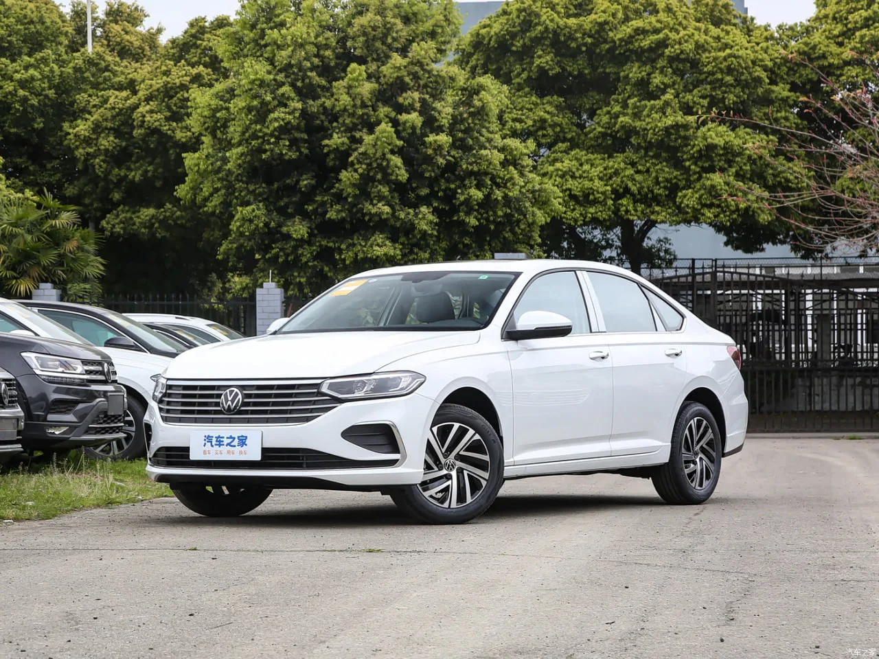 BORA ИЛИ LAVIDA: КАКОЙ VOLKSWAGEN ИЗ КИТАЯ ВЫБРАТЬ?  У Volkswagen в Китае есть особенность: похожие 