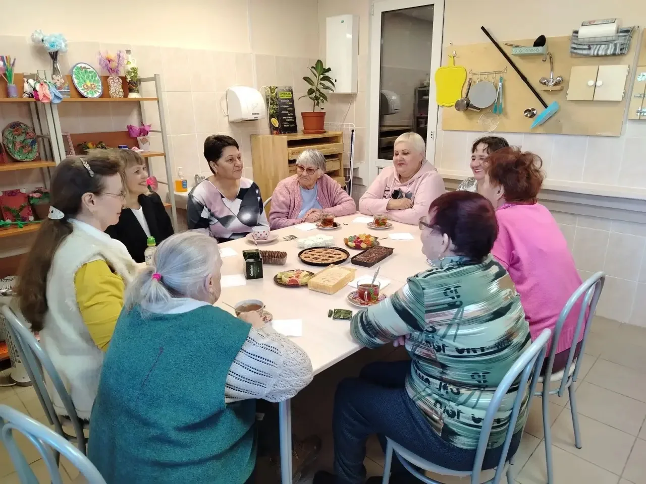 Стало ежегодной традицией поздравление с днем пожилого человека получателей услуг отдел...