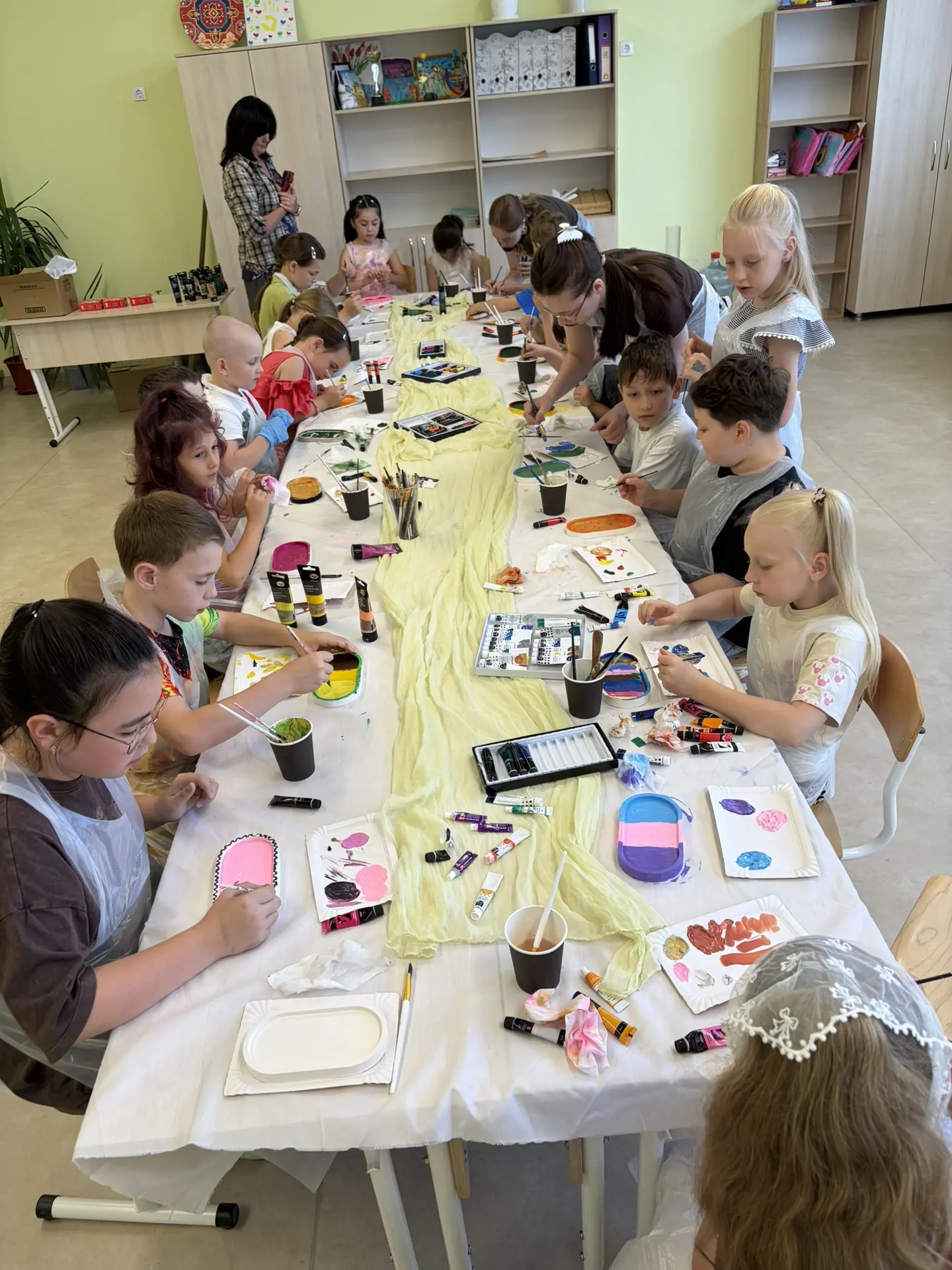 🎨 Магия творчества в лагере «Солнечный»! ✨

Сегодня наши ребята превратились в настоящих художников
