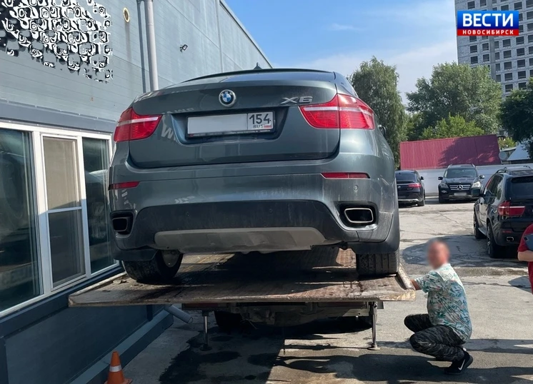 🚨 В Новосибирске приставы забрали BMW X6 прямо из автосервиса.

Хозяйка машины задолжала банку 2,4 