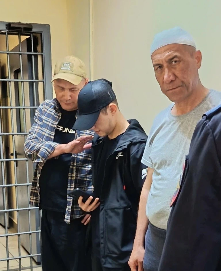 ✈ Насильника, грабителя и наркосбытчика из Средней Азии депортировали на родину | Все трое отбывали 