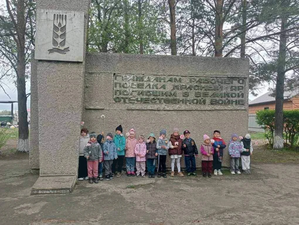 🎖️ Память, которую храним: старшая группа 2 у памятника героям ВОВ
