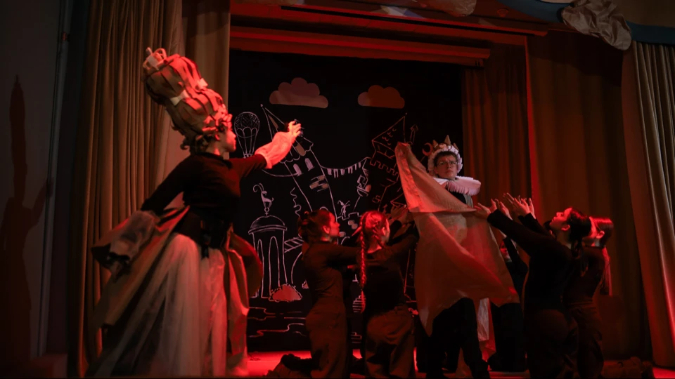 #ТалантливыеДетиМосквы | Живая сцена и большой успех 🎭  Поздравляем школьный театр «ШУТ ТИМ» под рук