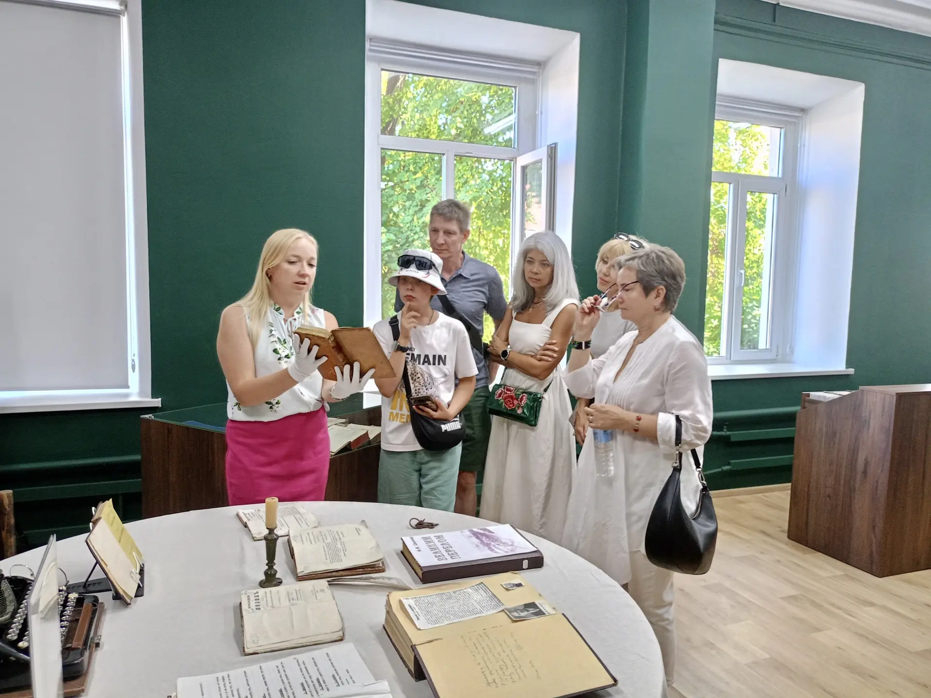 📚🏛️Жаркий август в Музее редкой книги центральной библиотеки Вольска: путешествие скв...