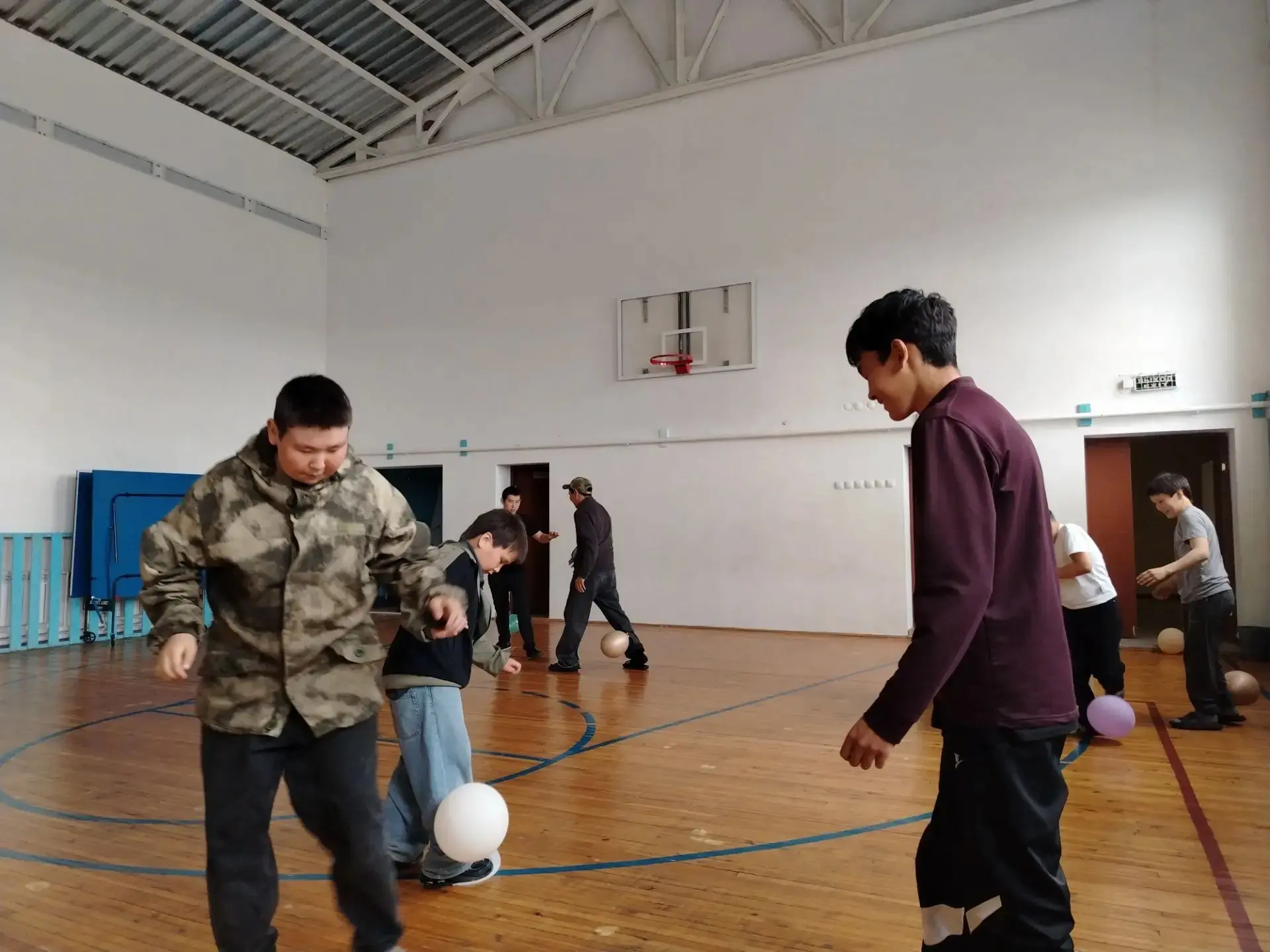 Спорт — это жизнь! 🏆 Спортивная игра «Силачи-Ловкачи» в нашем лагере!
Сегодняшний день в лагере про