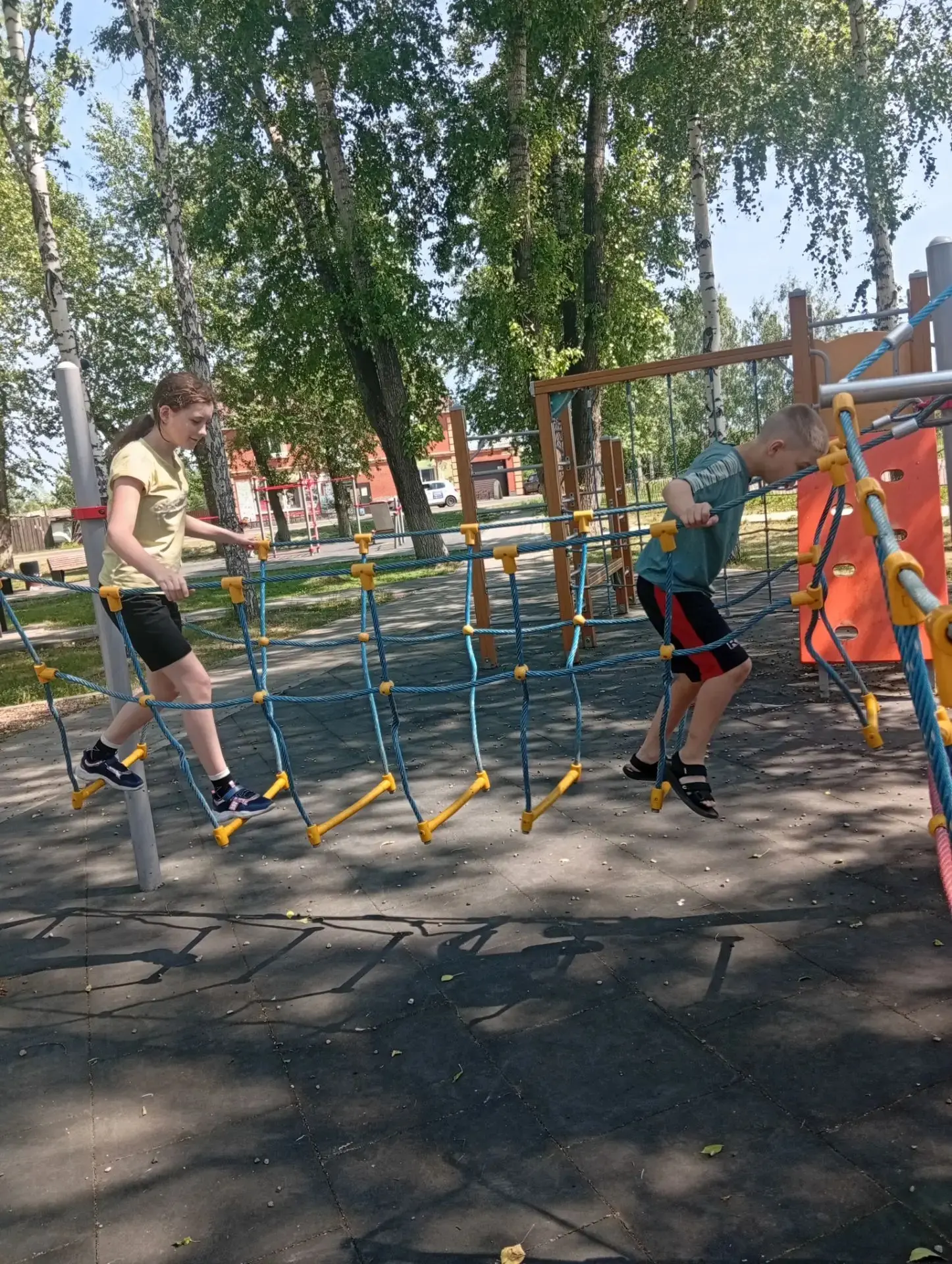 Детский день каждый день! 🎉

Сегодня на спортивной площадке дети устроили настоящий чемпионат по ве