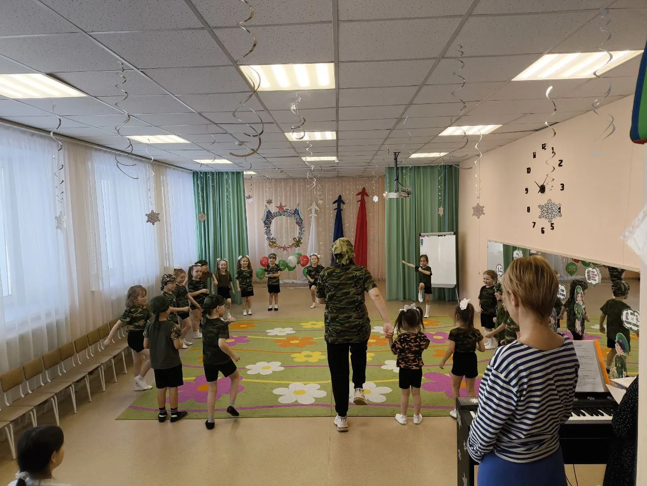 Утренник ко Дню защитника Отечества в средней группе “Стрекоза”.