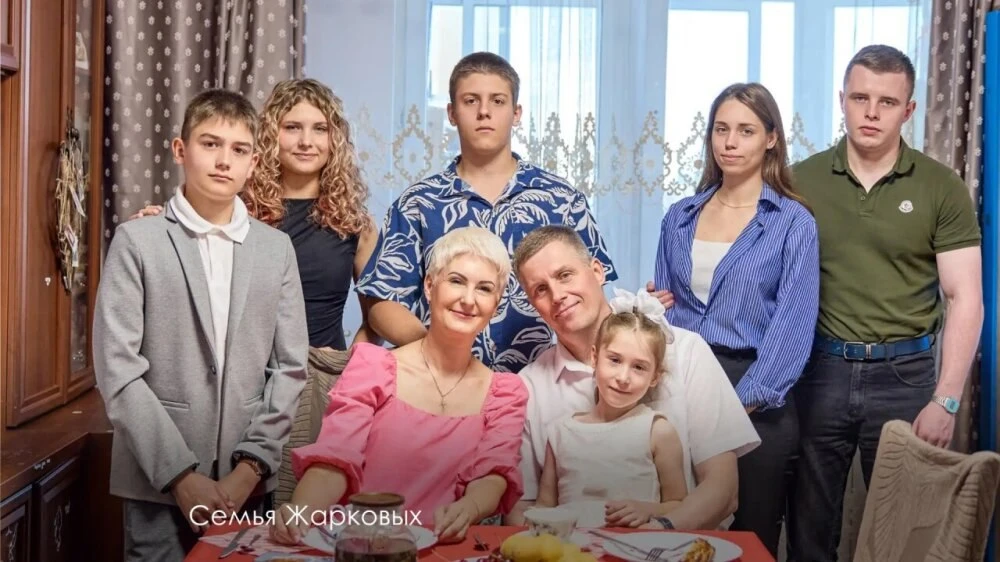 15 многодетных семей наградили почётным знаком «Родительская слава города Москвы». Нагр...