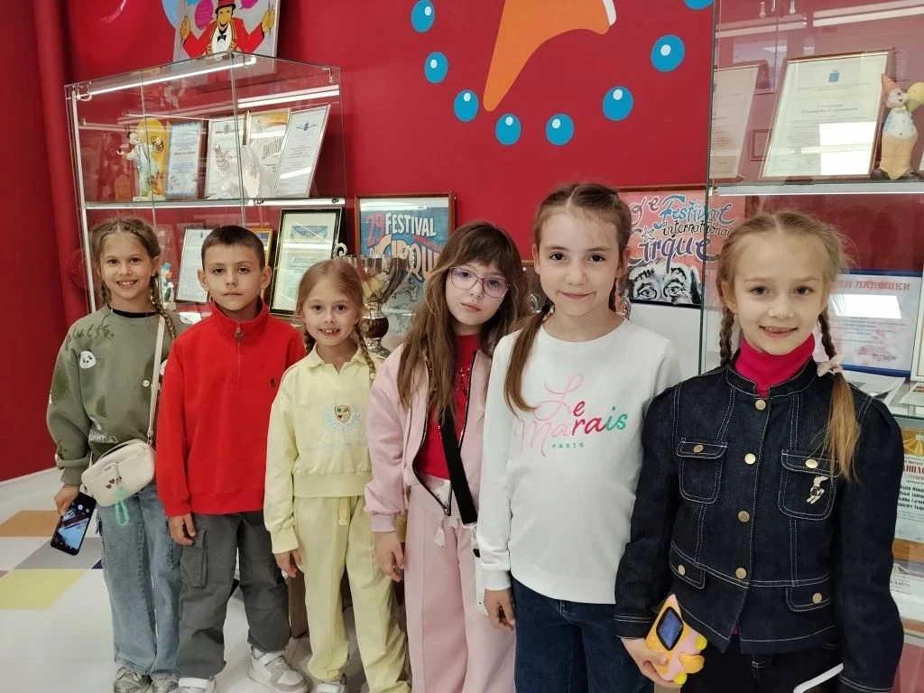 Ученики 1 «Б» (кл.рук. Бахтеева О.С.) и 1 «В» (кл.рук. Волкова Н.А.) классов совершили ...