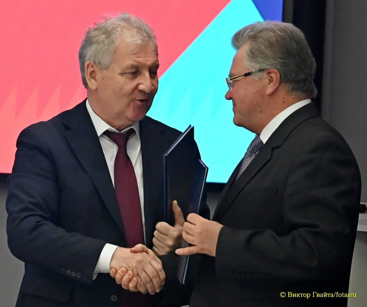 Президента ЕАПВ Г.П. Ивлиев и председатель Фонда В.В. Тимофеев