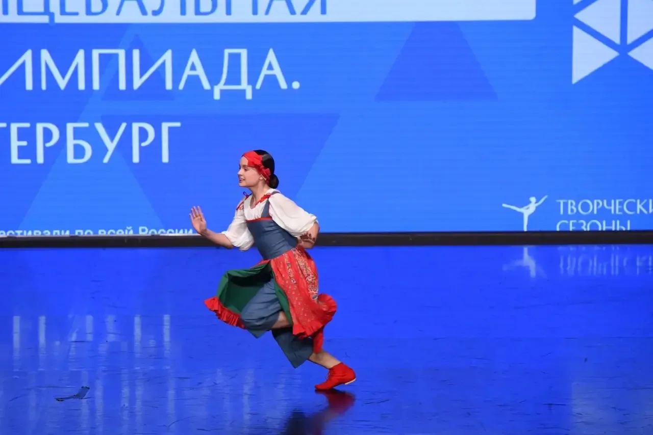 Поздравляем Ерзакову Викторию, ученицу 6 «Б» класса!🎉🥳🎉  Виктория в составе образцового хореографиче