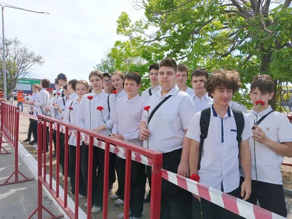 Сегодня, 20 мая, 7а и 8а классы нашей школы приняли участие в торжественном мероприятии...