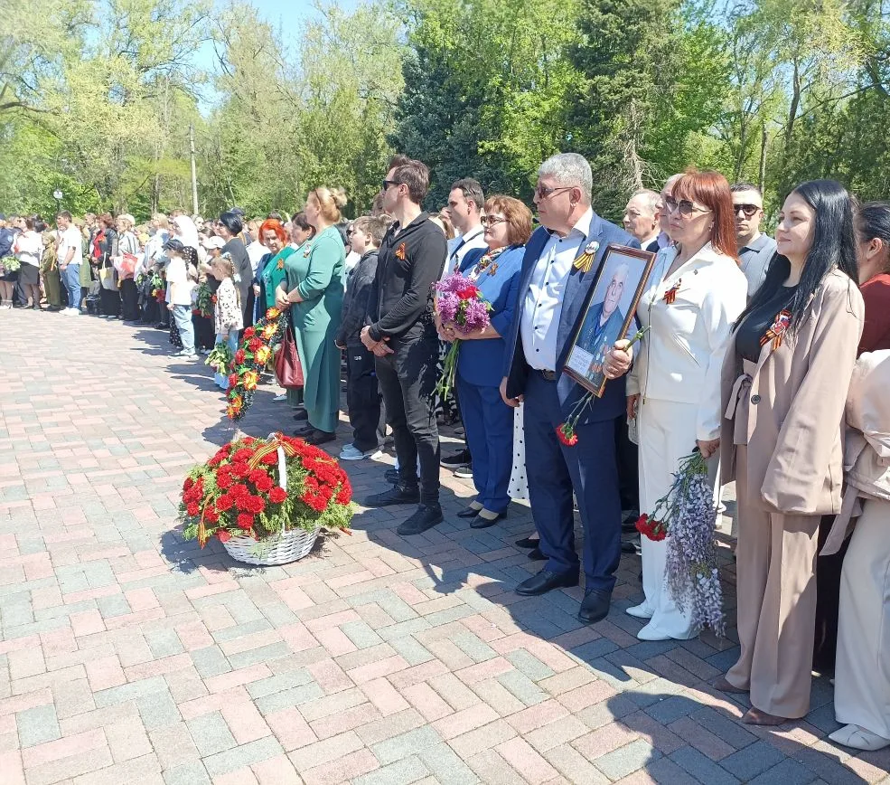 9 мая  вместе с жителями и молодым поколением Труновского округа почтили память всех, к...