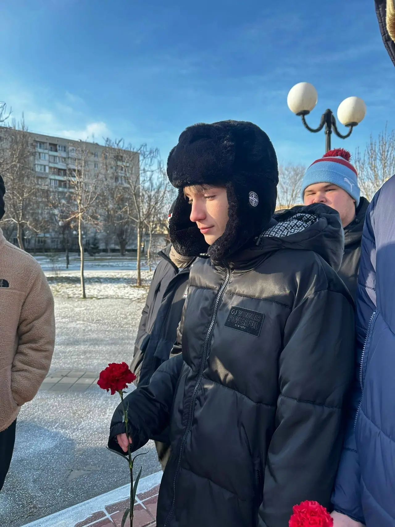 Возложение цветов к памятнику М. С. Шумилову: дань памяти героям Великой Отечественной войны2 феврал
