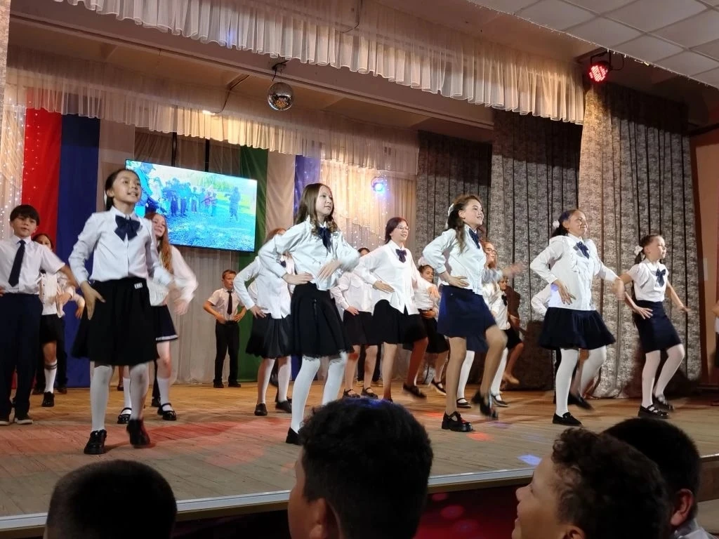 🎓 Выпускной 4 класса: новый этап в жизни!  22 мая в гимназии прошёл особенный праздник — выпускной д
