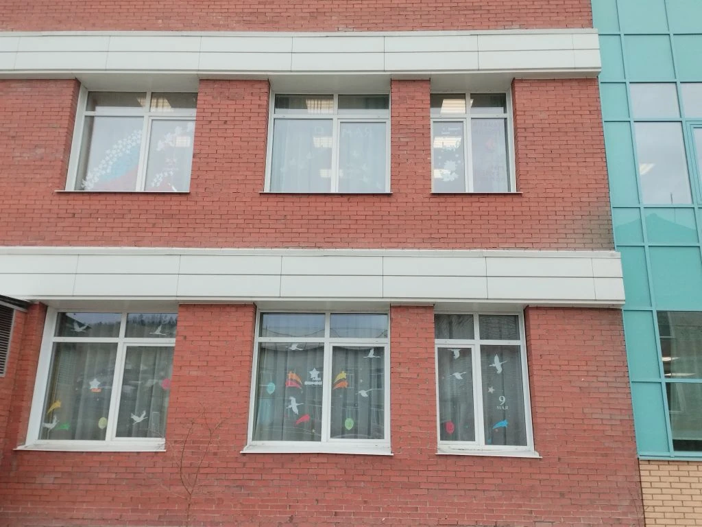В преддверии 9 Мая в нашей школе прошла Всероссийская акция «Окна Победы». Учителя и ребята с теплот