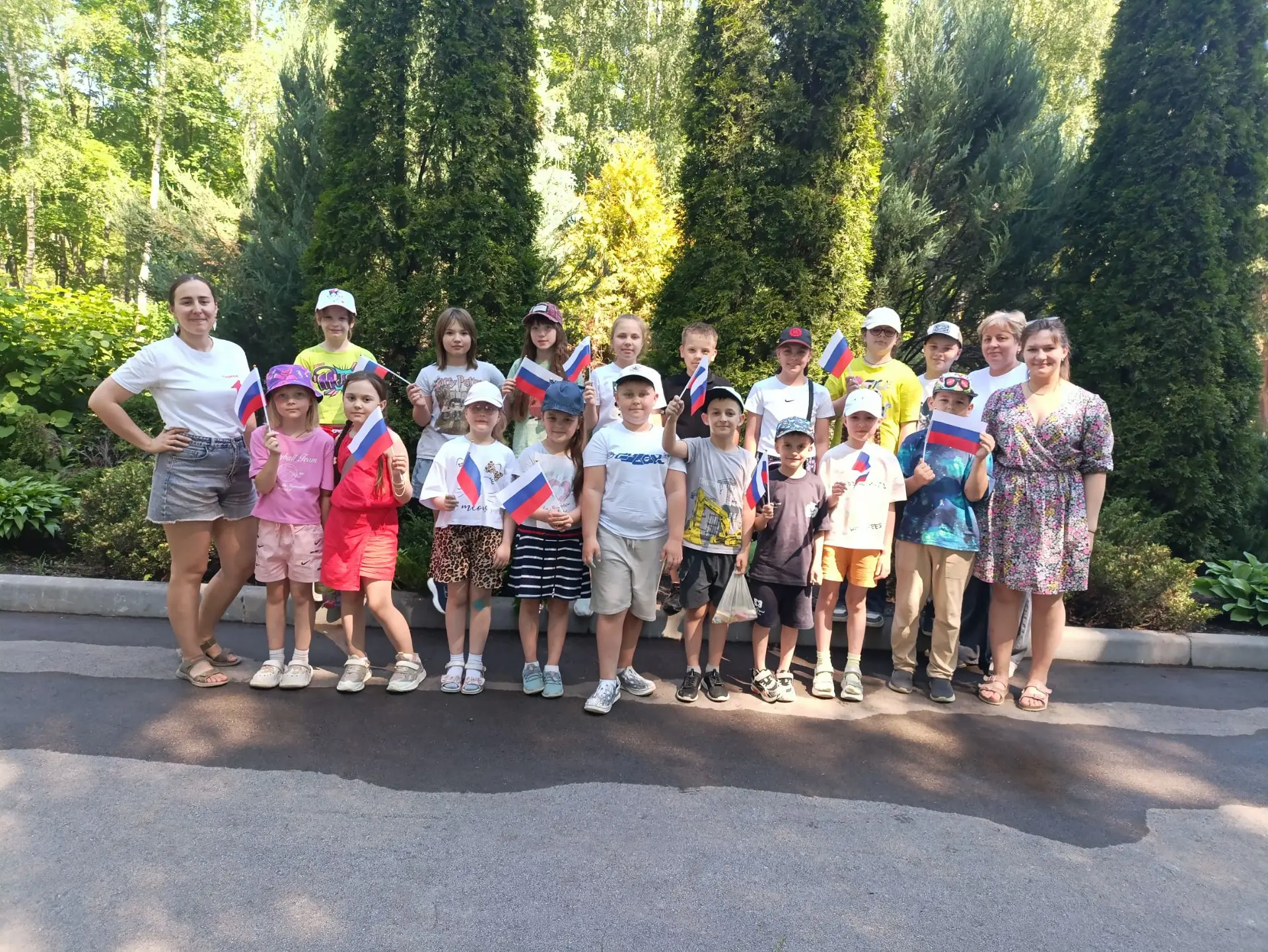 🎨 Выставка детского творчества на асфальте «Рисуй, Россия!»

🇷🇺 11 июня, накануне главное праздни