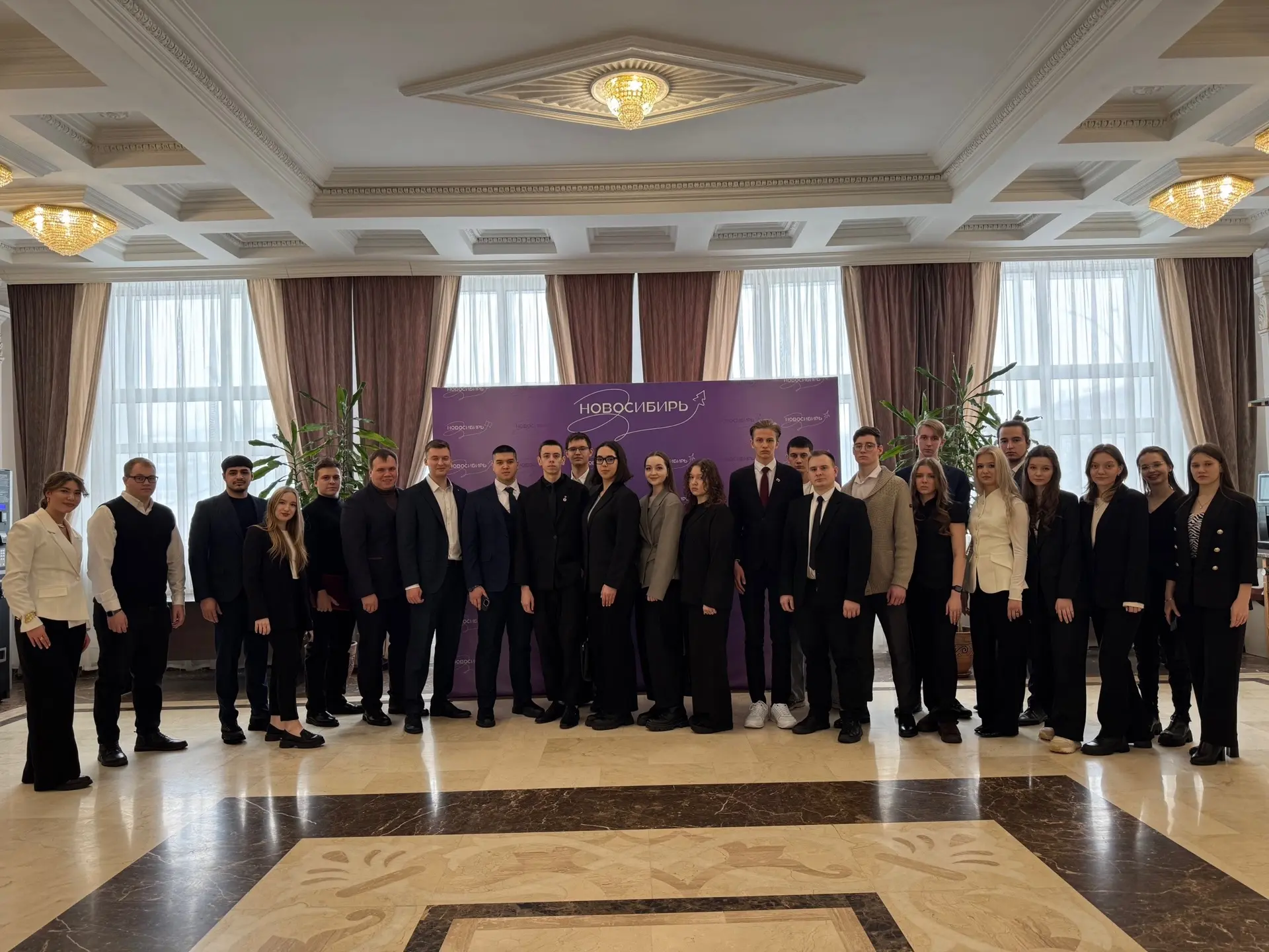 🌟 ГИМНАЗИСТЫ В МОЛОДЁЖНОМ ПРАВИТЕЛЬСТВЕ 🌟    Наша ученица 10 «А» класса Бедулина Виктория приняла уч