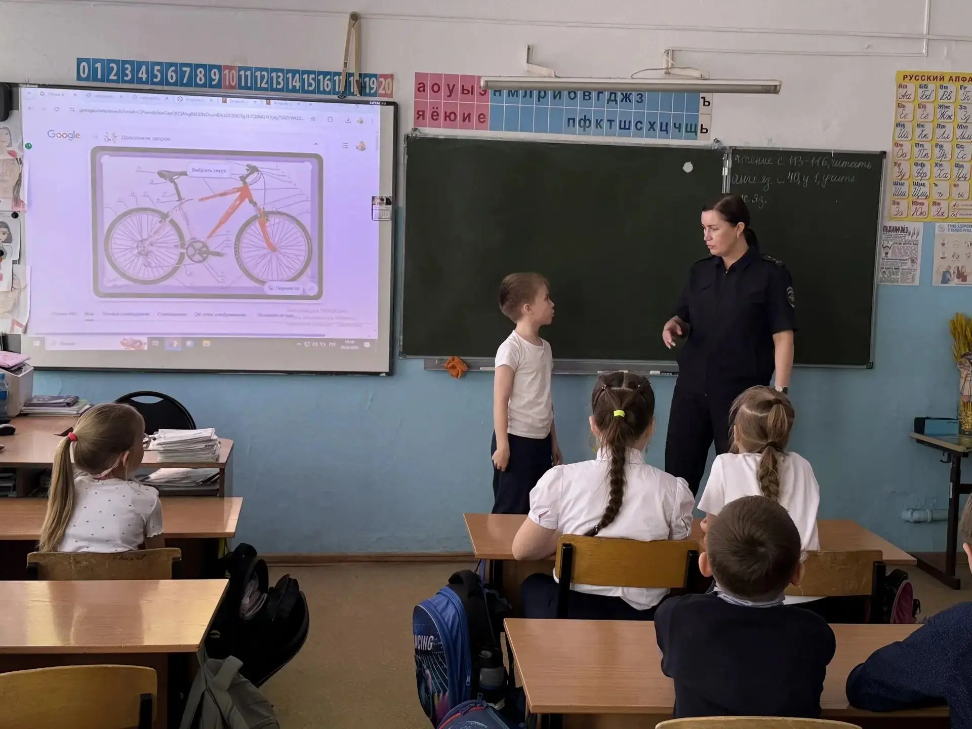 🚸 Как вы думаете, в школе уроки ведут только учителя? А вот и нет!  Частыми гостями в нашей школе ст