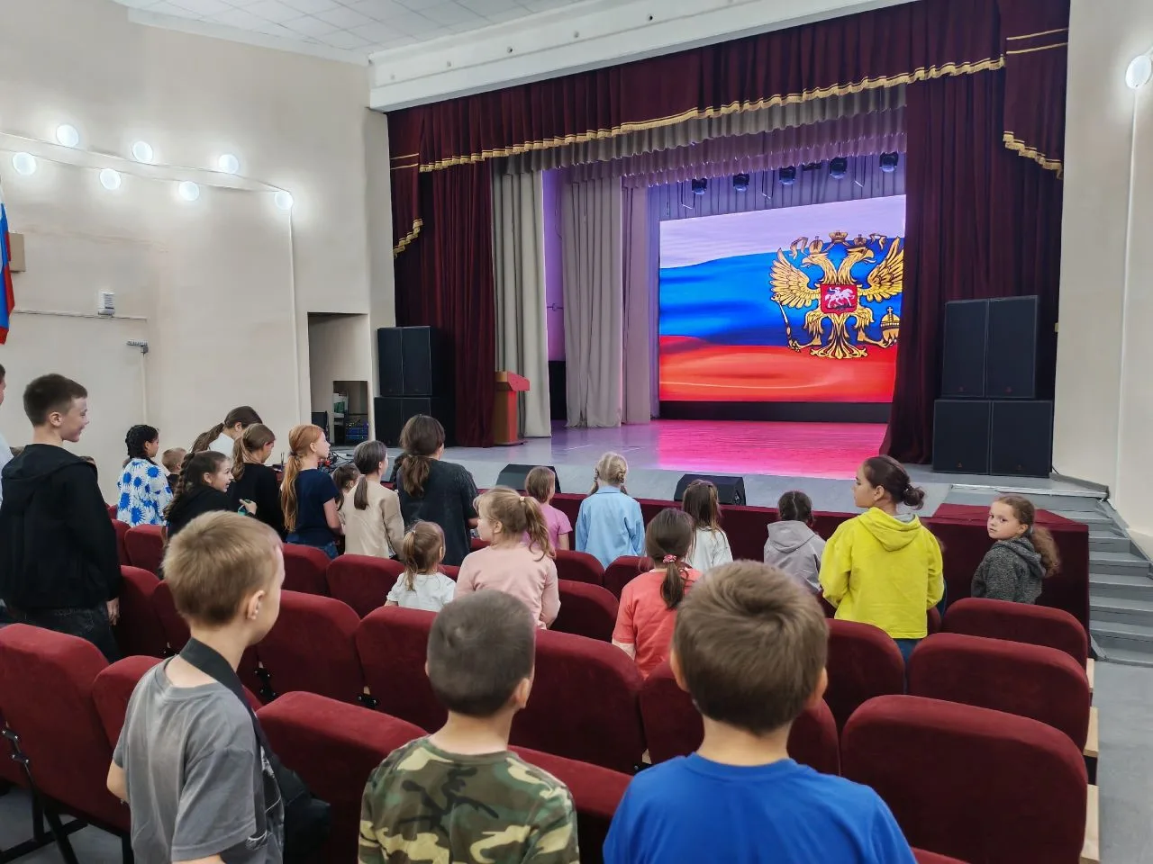 🇷🇺 День России в Кирсинском ДК: праздник, объединивший сердца!

12 июня наша страна отметила главн