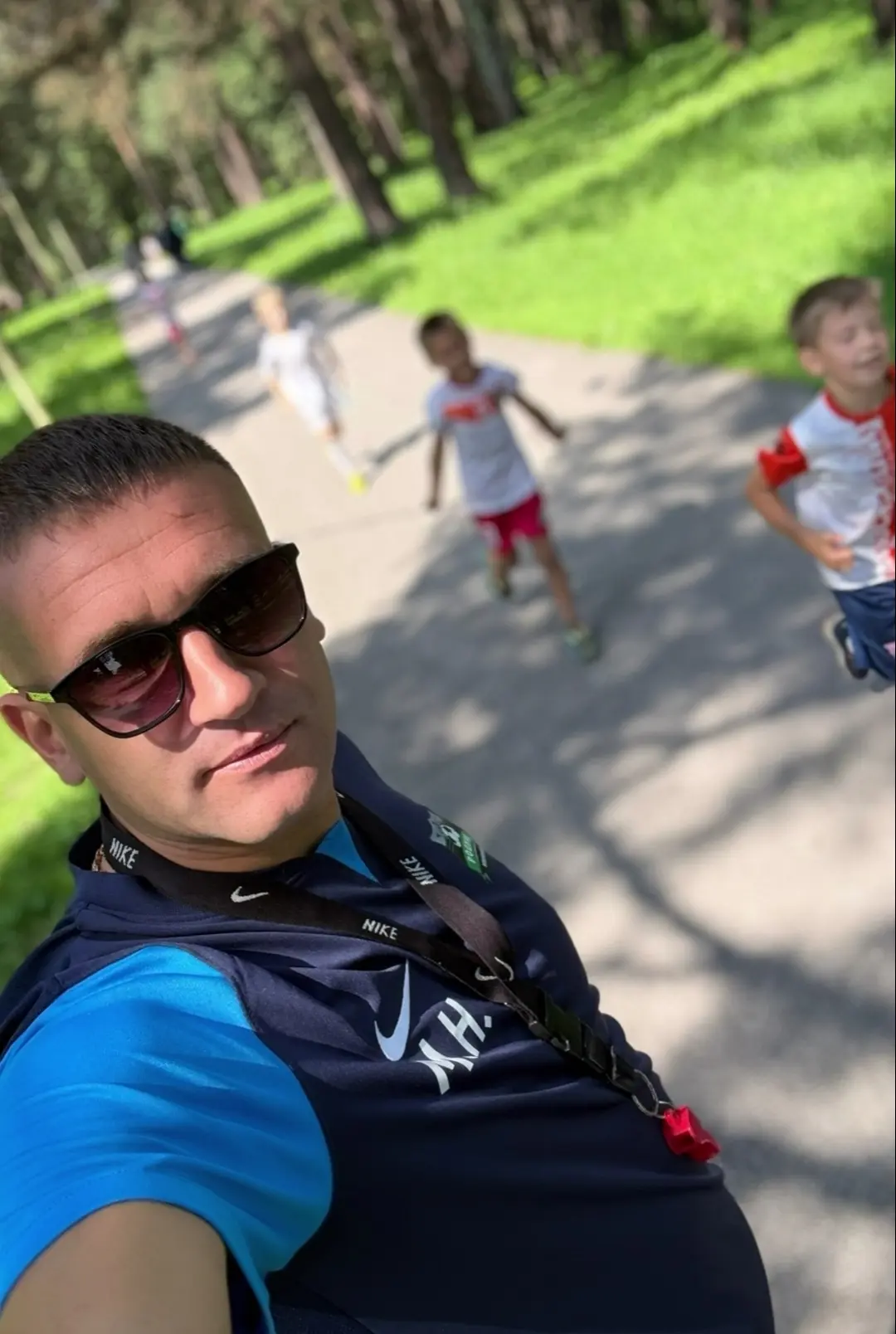 Свежий воздух, кроссовки и полная готовность к сезону! ⚽️🏃‍♂️

Почему бег — лучший друг юного футбо