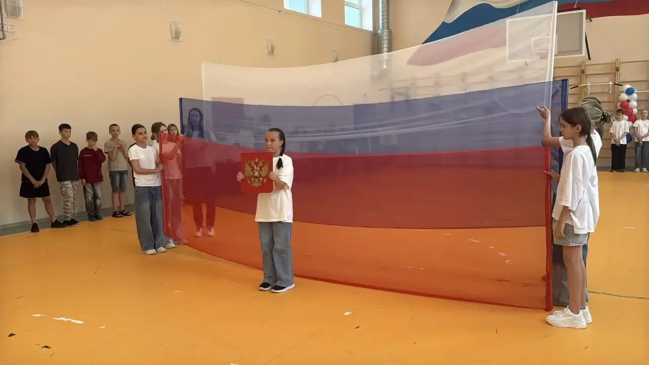 🇷🇺 С чего начинается Родина? С Колтушей, школьных клумб и детских сердец!

Всю неделю в летнем лаг