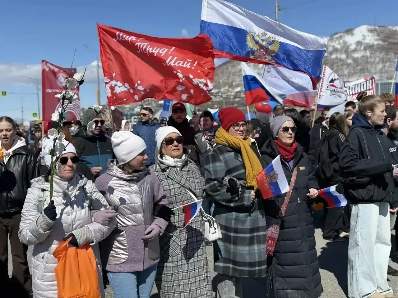 Камчатка отмечает Первомай!  С удовольствием присоединился к колонне праздничной демонстрации вместе