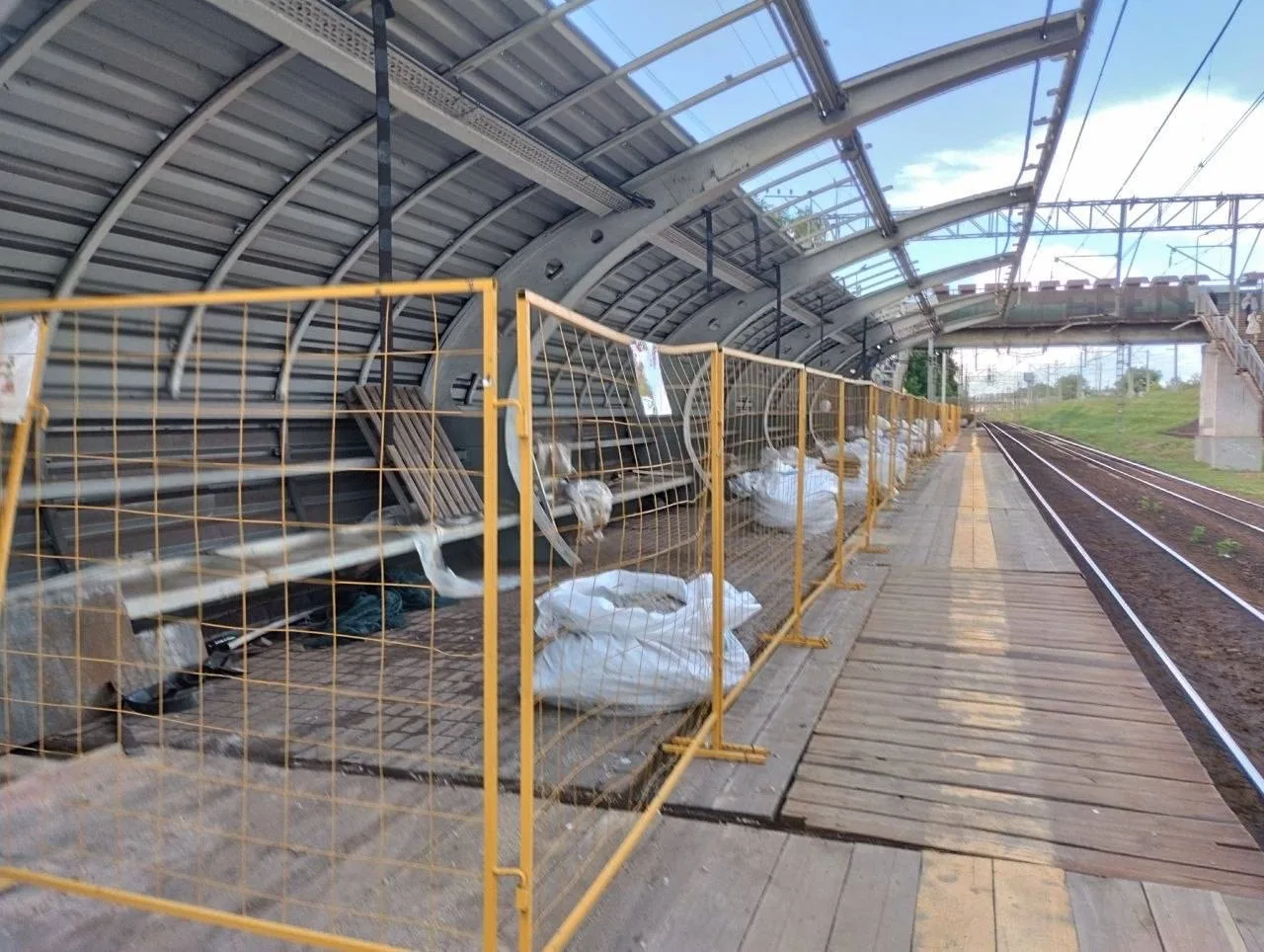 🚉 На платформе Лось началась реконструкция.

Сейчас рабочие расчищают территорию и демонтируют стар