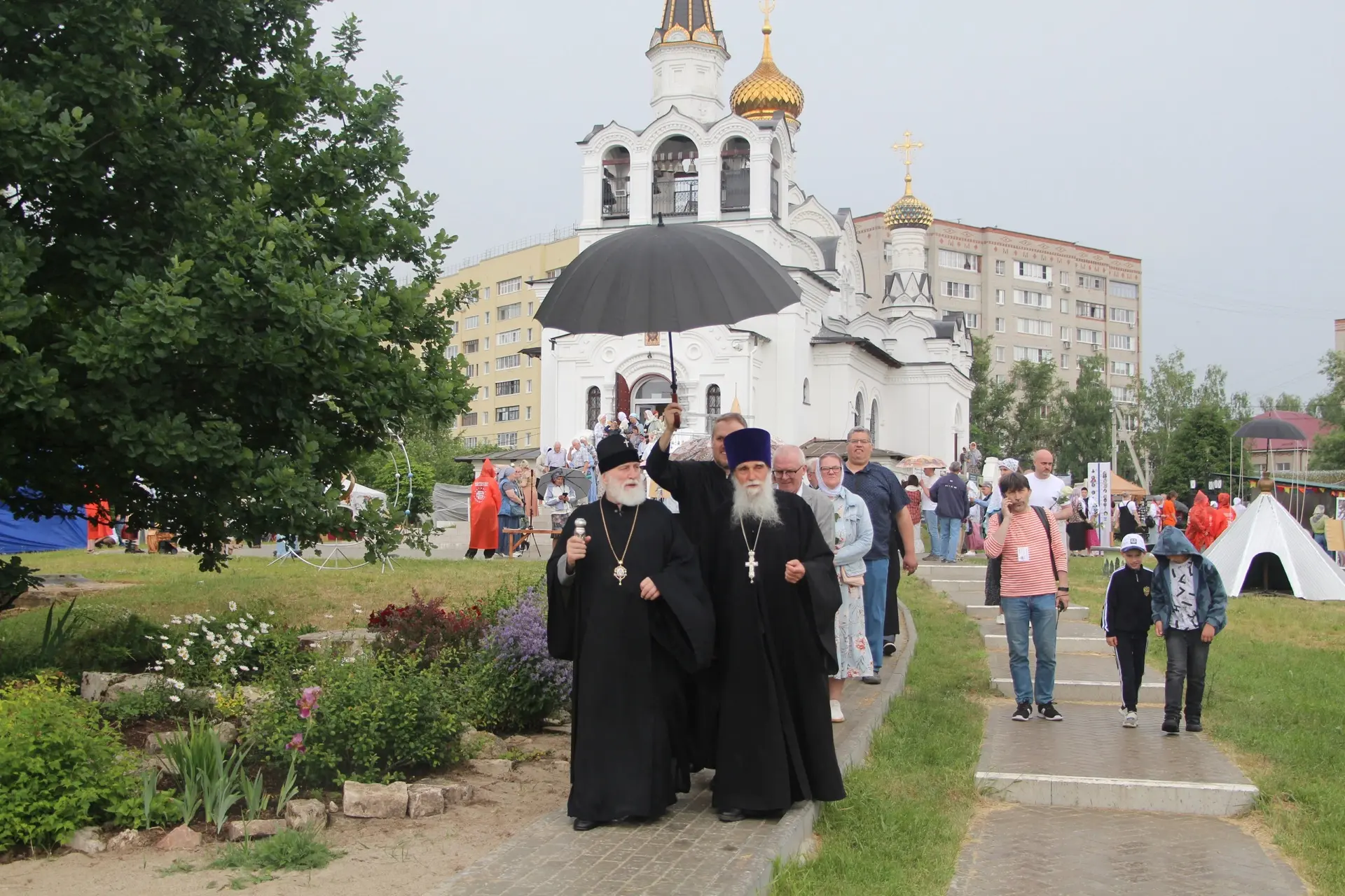 «Белое озеро» посетили более двух с половиной тысяч человек

Ежегодный арт-фестиваль по традиции рас