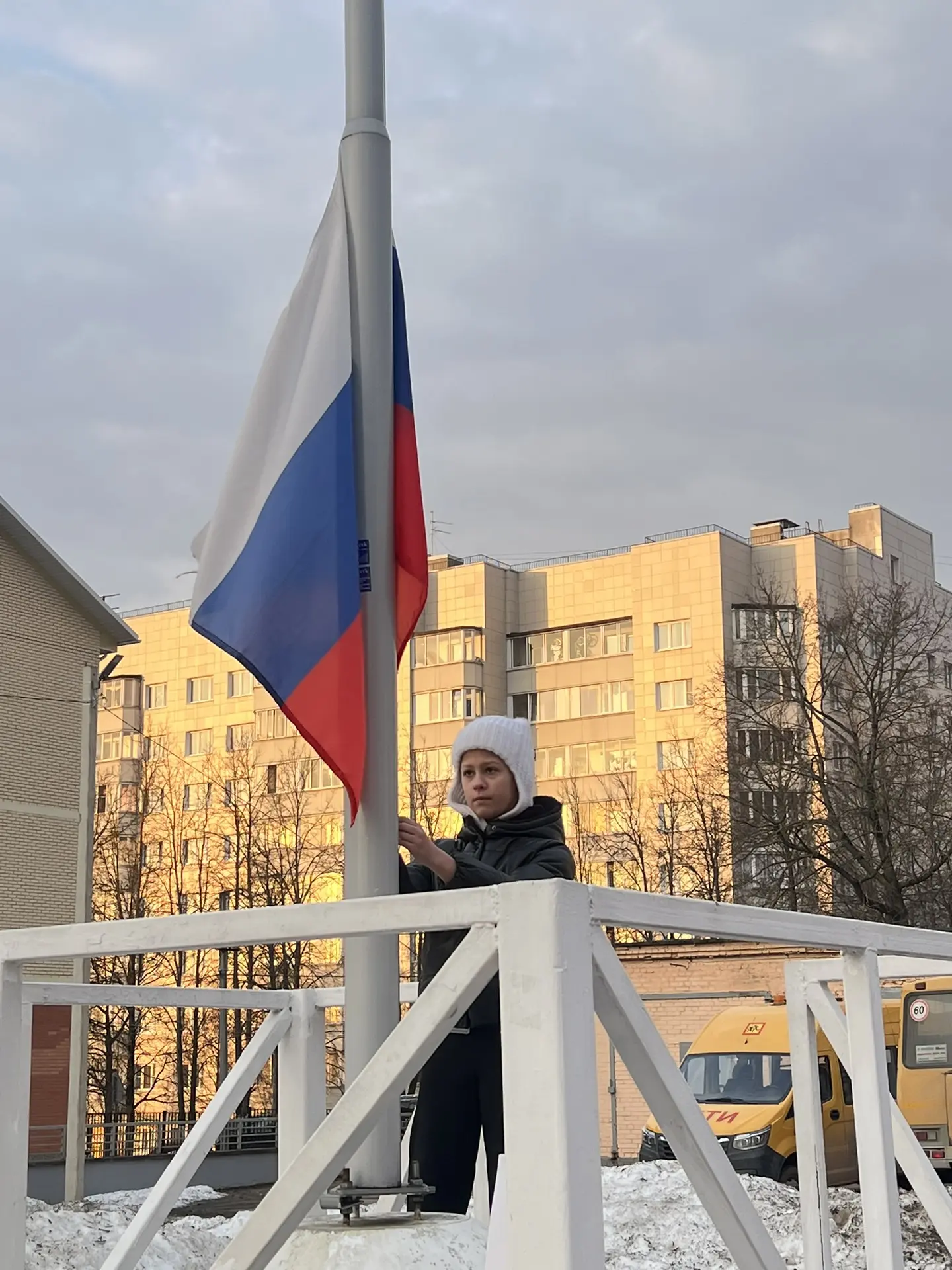 🇷🇺 Учебная неделя в Колтушской школе стартовала!  Вот и понедельник: любимая школа вновь наполнилась