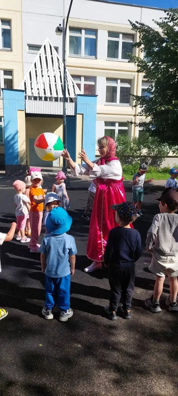 ☀️🎭 Летние гости в детском саду: Машенька, Медведь и бравый моряк!