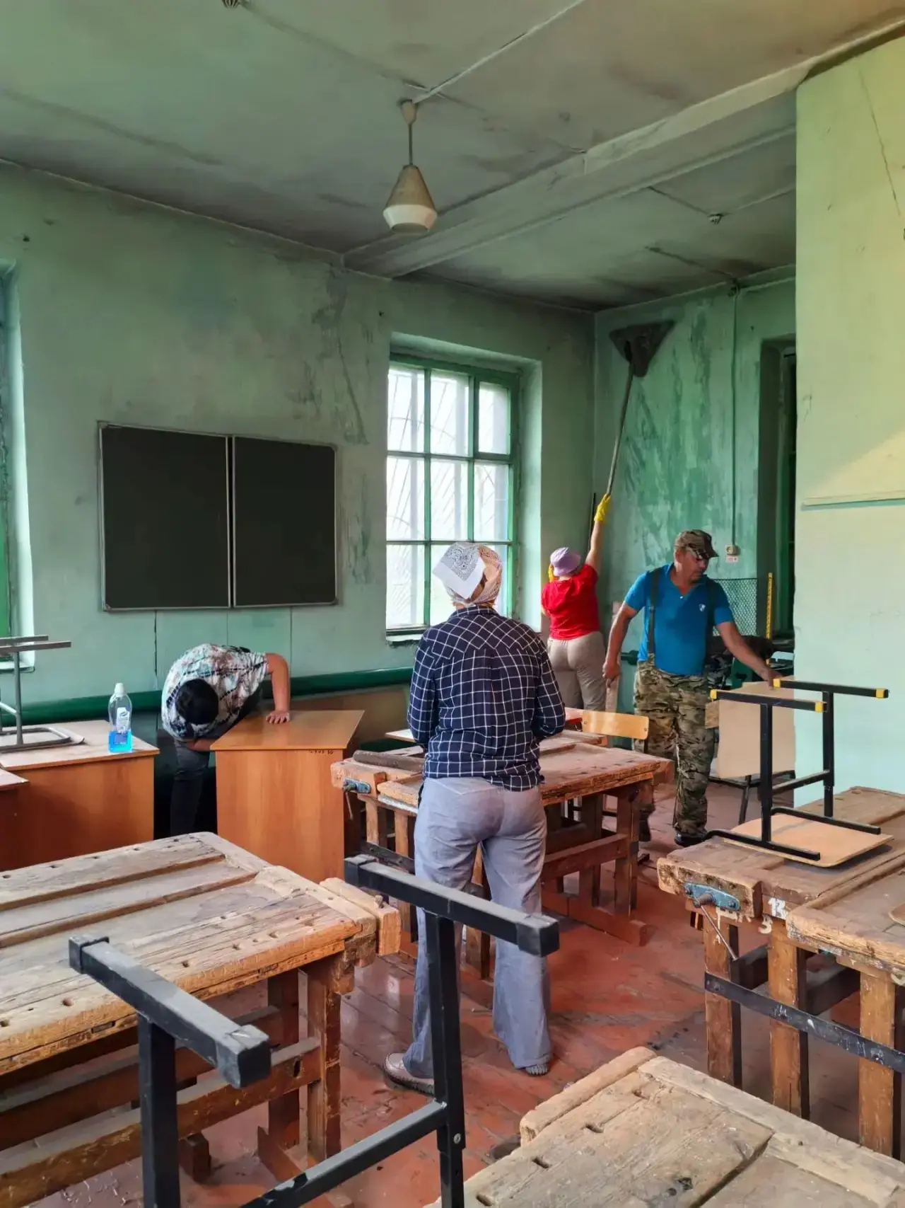 🛠 Мастерская снова в строю! 🛠

Сегодня в нашей школе кипела настоящая трудовая вахта: педагоги сов