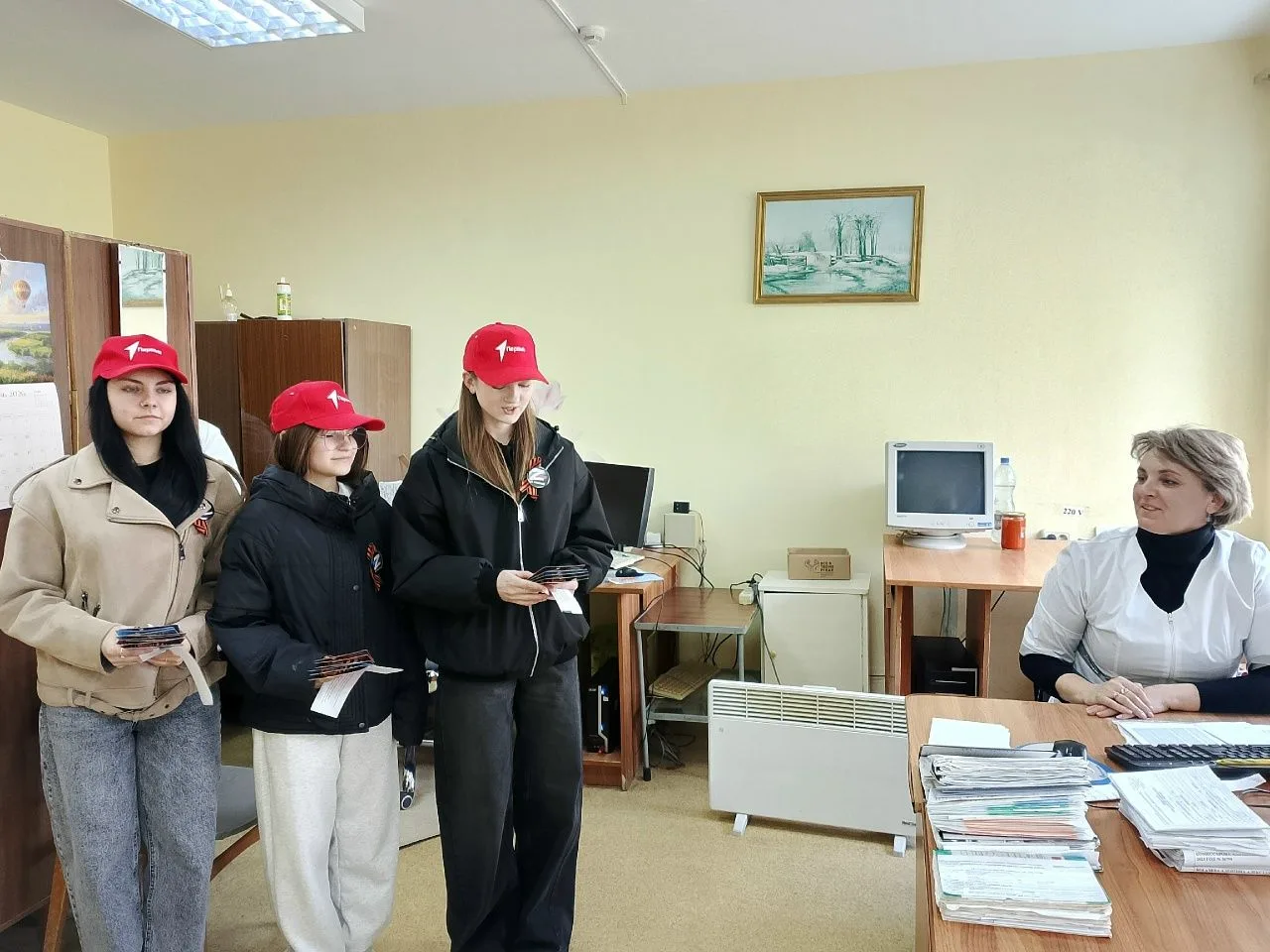 В рамках патриотической акции «Георгиевская лента» учащиеся общеобразовательных организ...