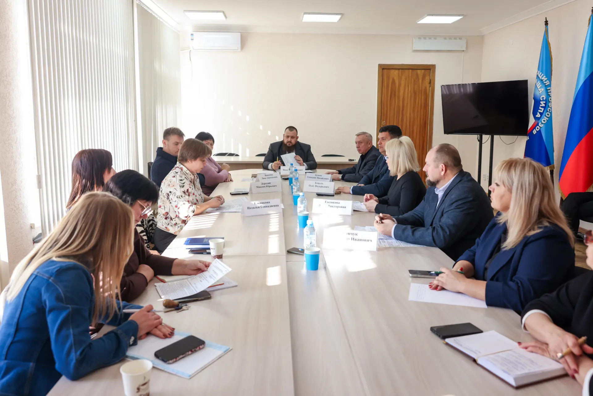 💼 В Народном Совете ЛНР обсудили проблемы, возникающие у педагогов при оформлении льго...