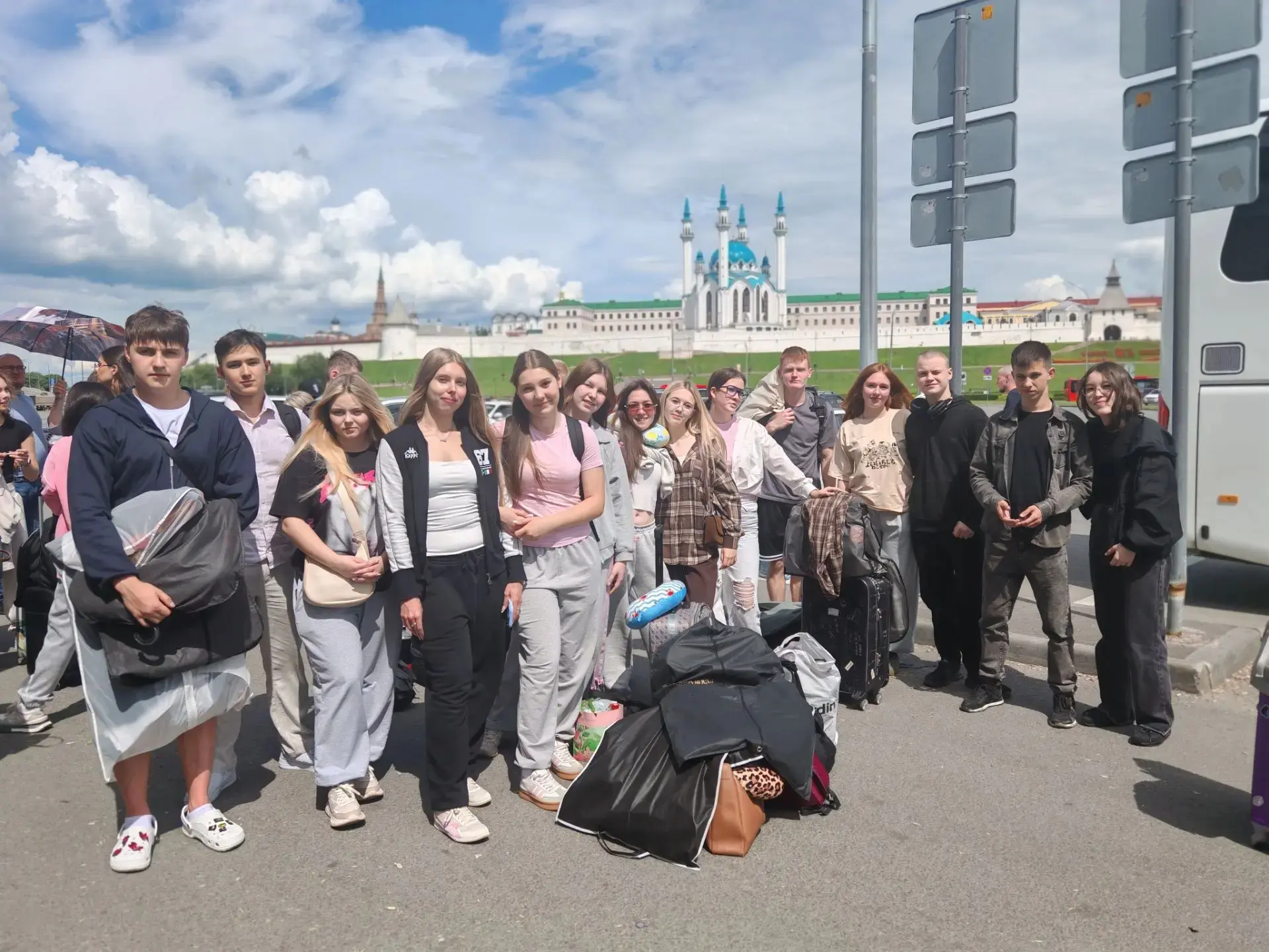 Сегодня Васильевские кадеты отправились в Москву на выпускной бал 🎉🚗✨ Это знаменатель...