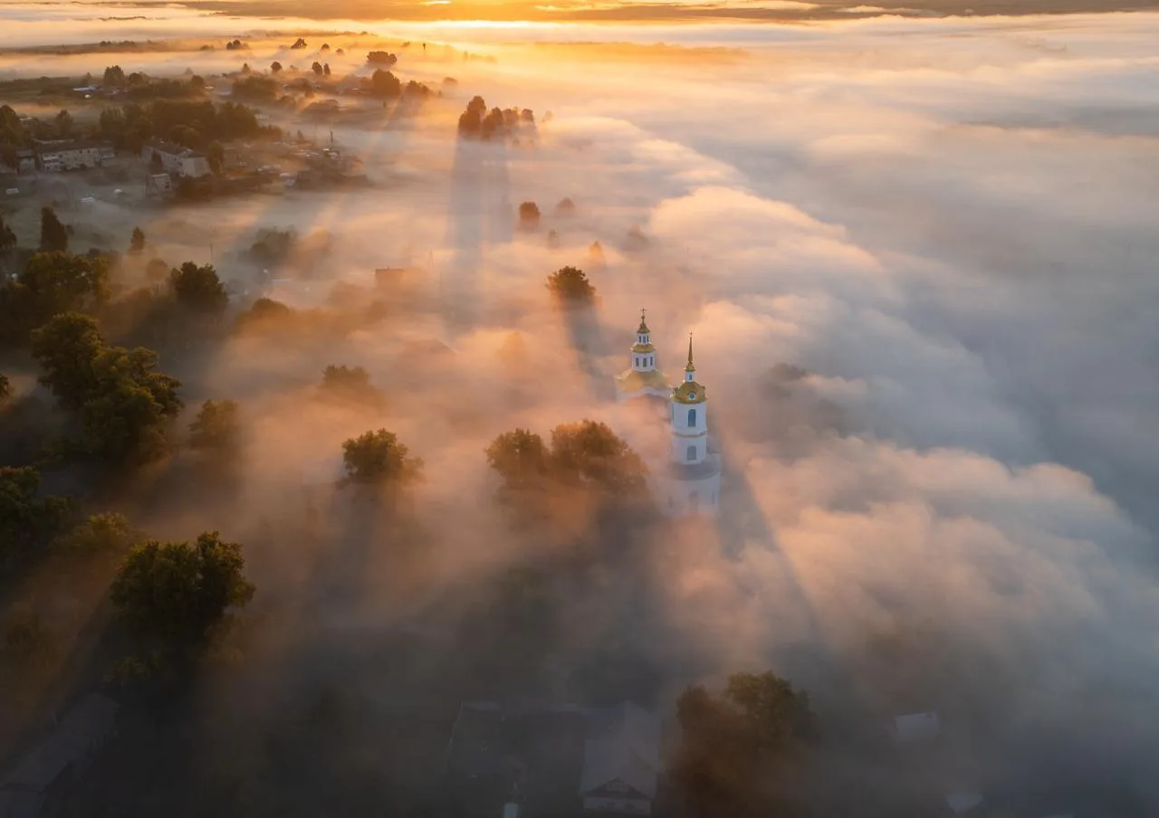 Пелена последнего летнего тумана над селом Юрьево.