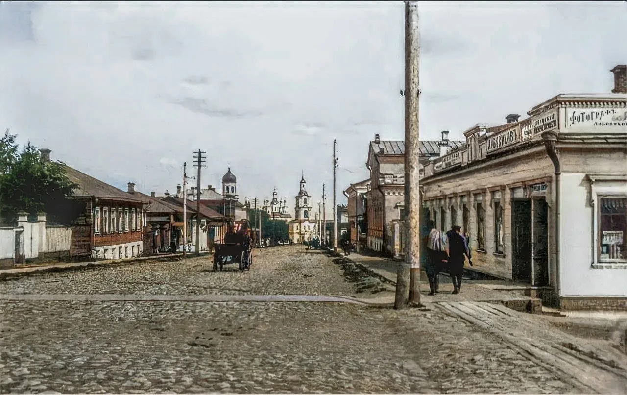 📸История в цвете. Вятка начало XX в. мощеная булыжником  улица Московская ведёт к Кафе...