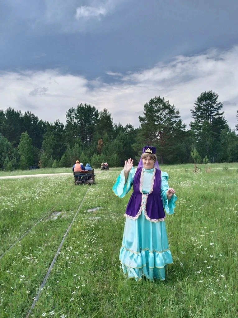 Едем в дальние края
Или в поселок недалекий,
Путешествуем, друзья,
По стране своей широкой! 🛤️