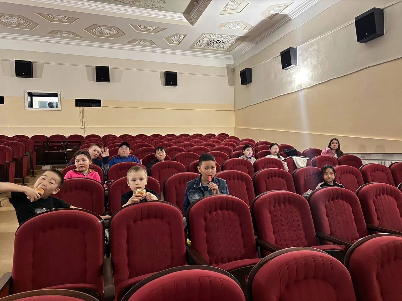Как же символично, что сегодня, 5-го числа, на нашей летней площадке прошёл уже 5-й день! ☀️

И этот