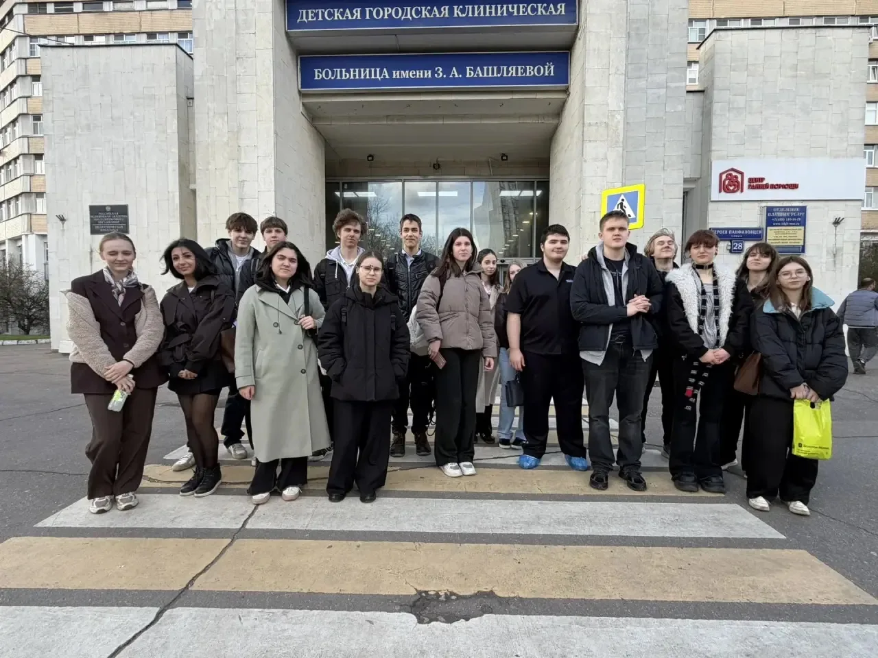Один день в больнице, который запомнится надолго  🩺 Команда 10В класса побывала на экскурсии в ГБУЗ 