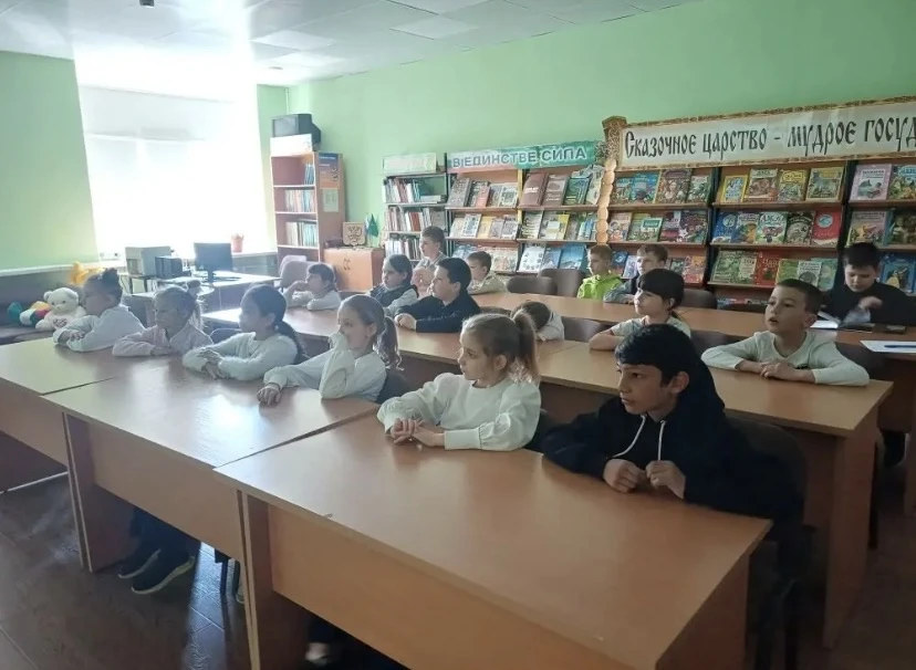 2г посетили мероприятие в библиотеке "В гостях у адыгской сказки" ко дню адыгского языка