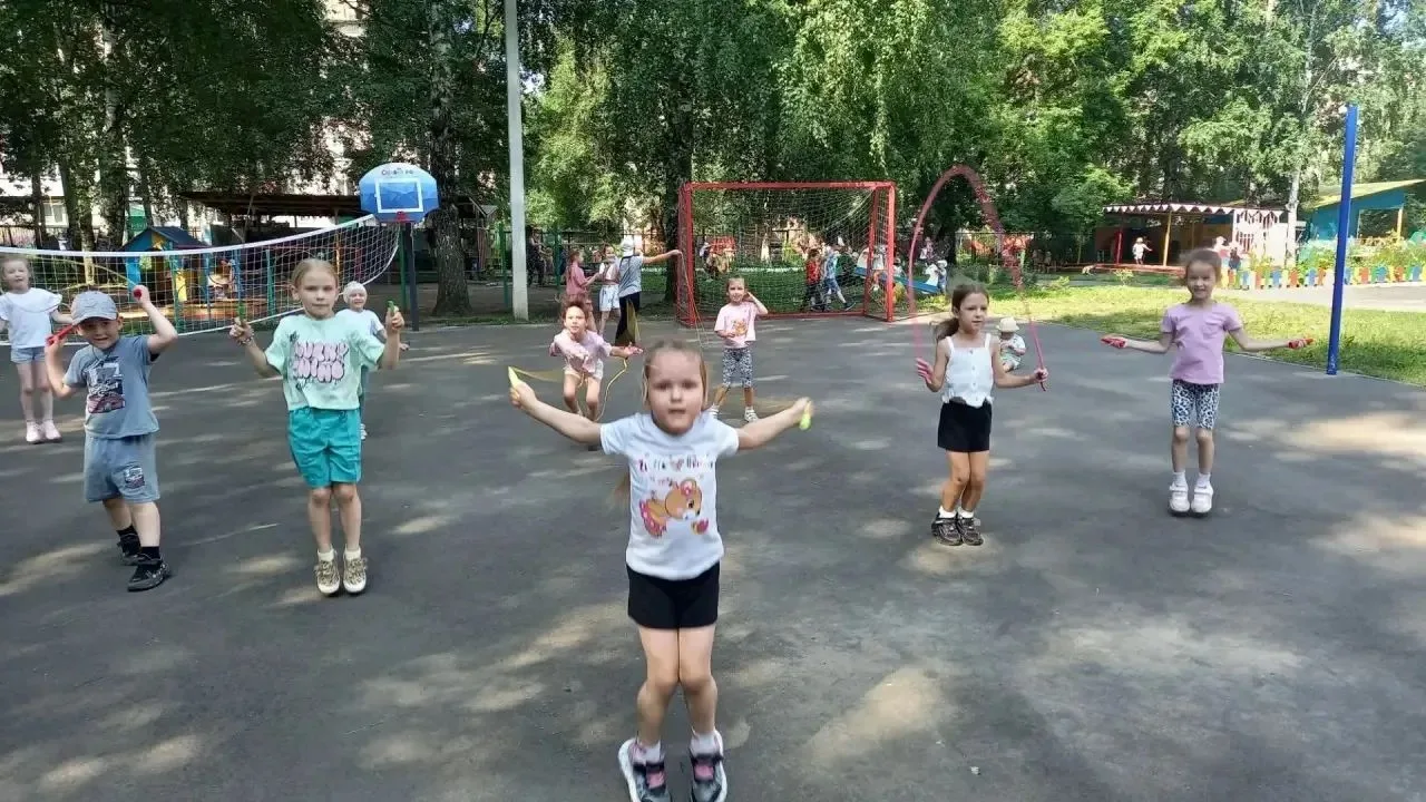 🎪 Друзья, у нас в Детском саду прошел конкур среди детей и педагогов "Всеселая скакалочка"!🎪
Наши 