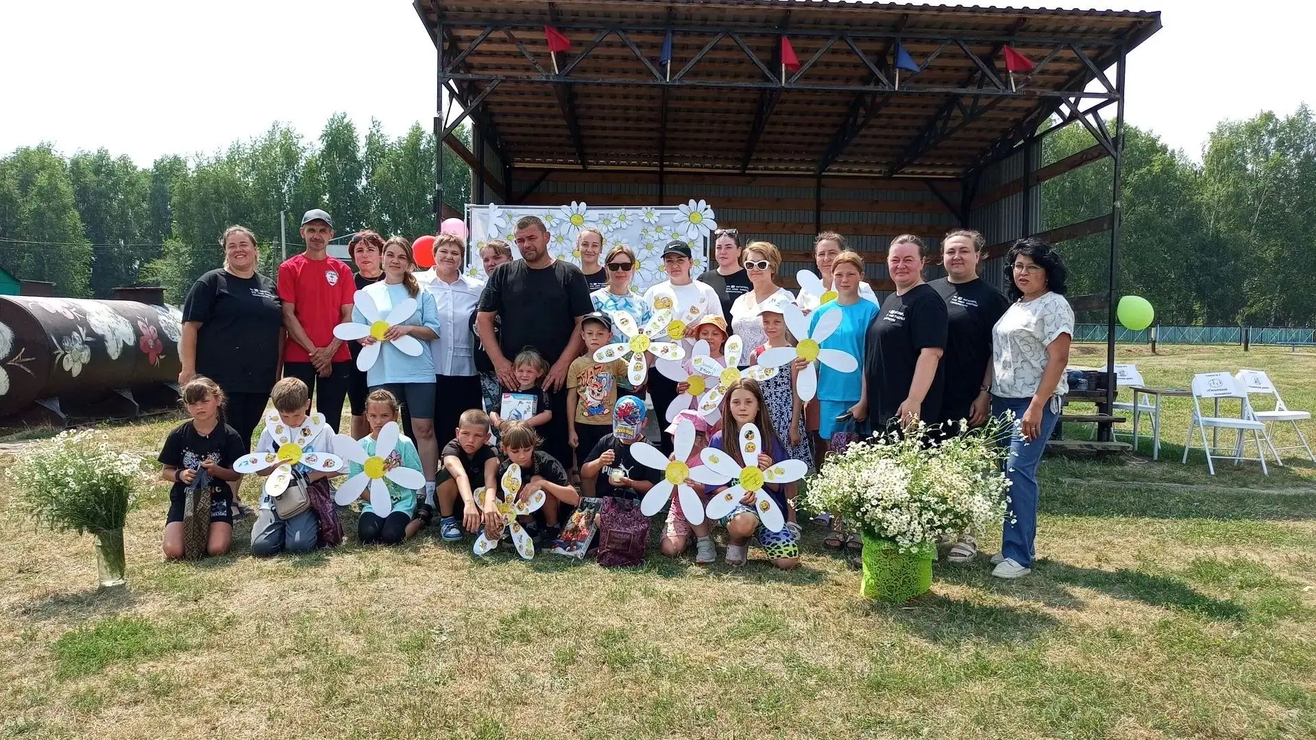 «Ромашковый разгон» в Бураново: праздник, который согрел сердца! 💛

В День семьи, любви и верности 