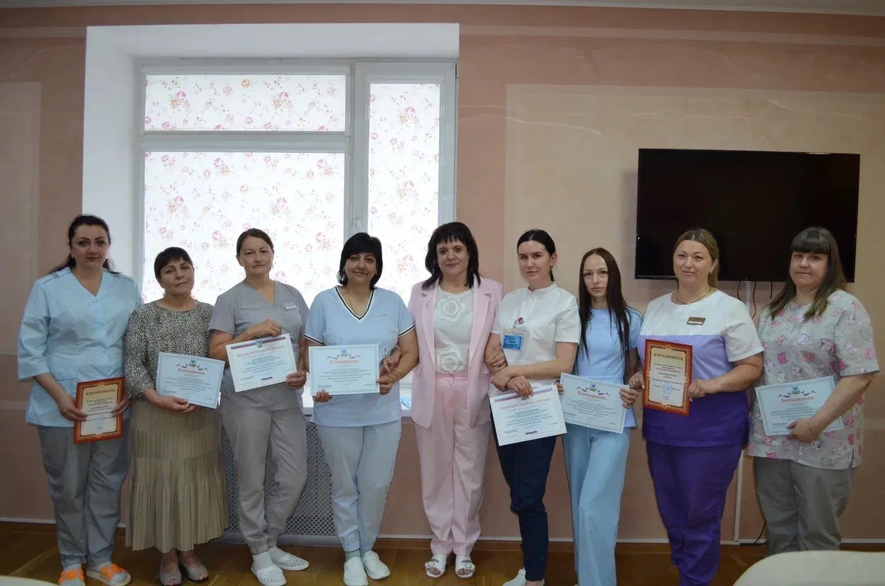 Дорогие наши коллеги! От всей души поздравляем вас с профессиональным праздником – Днем медицинского