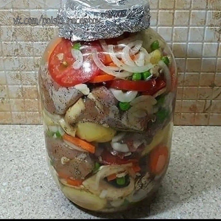 Курица в банке хороша по нескольким причинам: ⠀ Во-первых, курица готовится исключительно в собствен