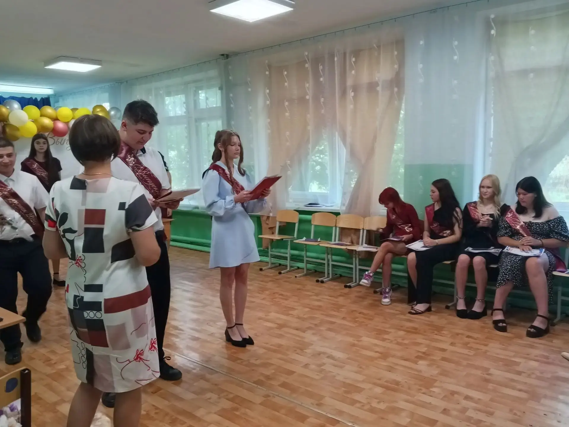 " Выпускники тоже плачут, или девять незабываемых лет" под таким названием прошло мероприятие , посв