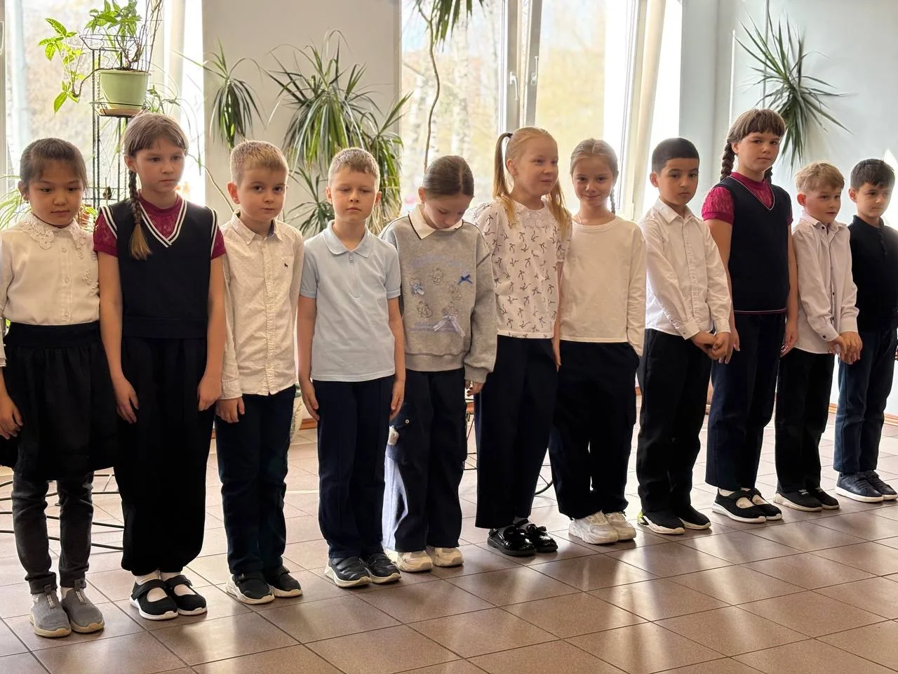 🇷🇺 Утро понедельника: флаг, гимн и «Разговоры о важном»  📍 Уральская, 19  🎓Тема занятия — «65 лет тр
