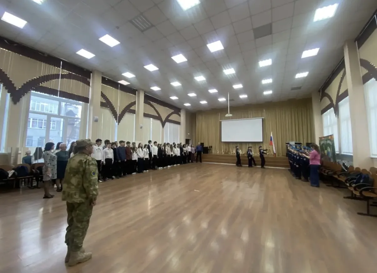 Традиционное утро понедельника! Поднятие флага кадетами 5 взвода.