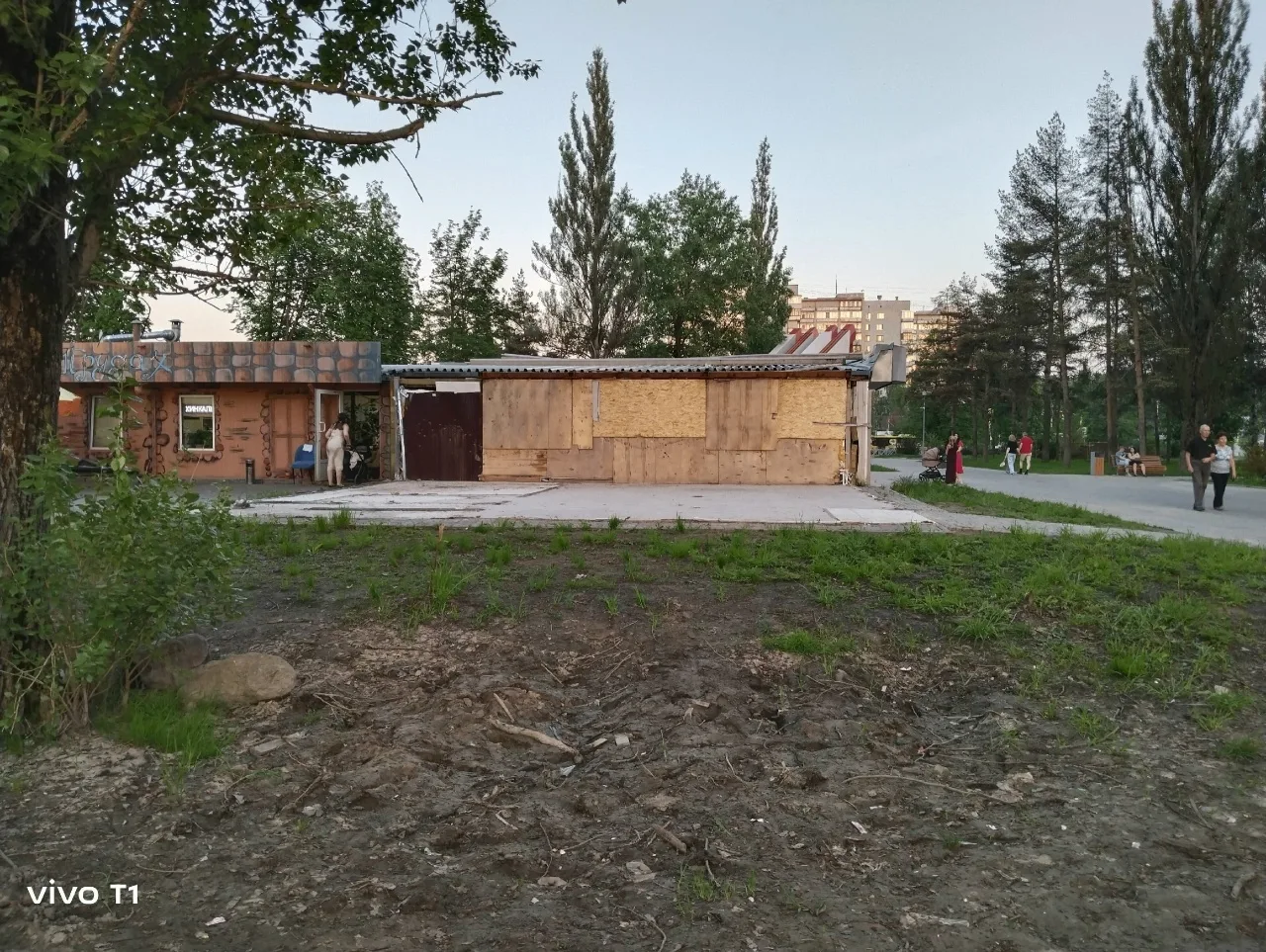 В Ярославле территорию после сноса ресторана «Много рыбы» обещают привести в порядок  До 1 июля  В а