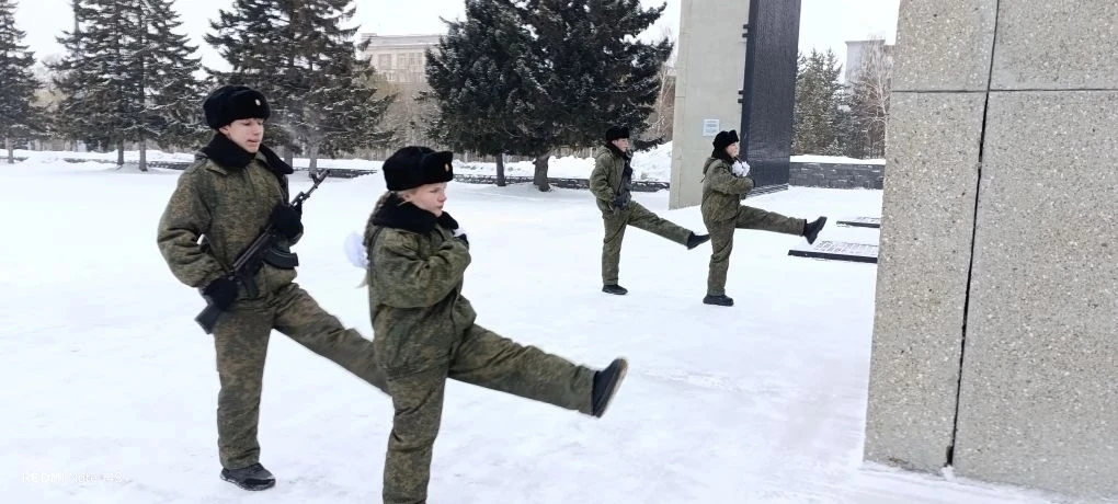 🔁 Репост:  🇷🇺В предпраздничные дни Вахту Памяти несли курсанты караула МАОУ СОШ № 222 Центрального о